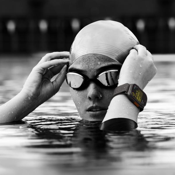 Apple Watch Ultra 2 GPS + Cellular 49mm Cassa Titanio Nero con Nero Titanium Milanese Loop - M - EUROBABYLON